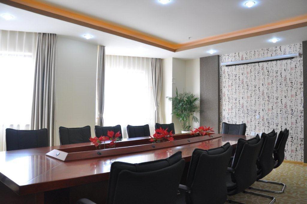 Super 8 Hotel Qingdao Railway Station Gui Zhou Road Exteriör bild