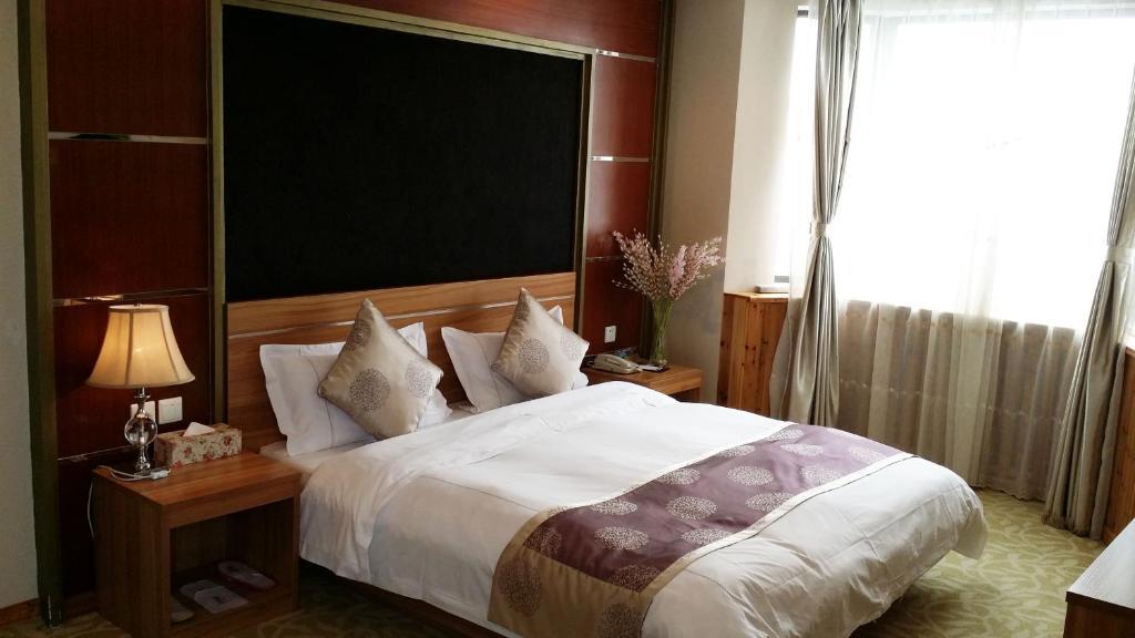 Super 8 Hotel Qingdao Railway Station Gui Zhou Road Exteriör bild