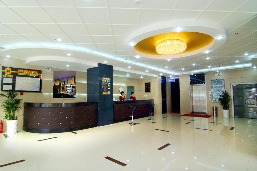Super 8 Hotel Qingdao Railway Station Gui Zhou Road Exteriör bild
